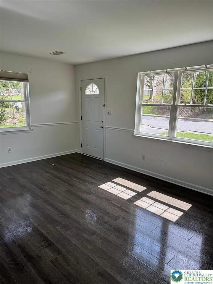 205 Willow St - Photo 2 of 21