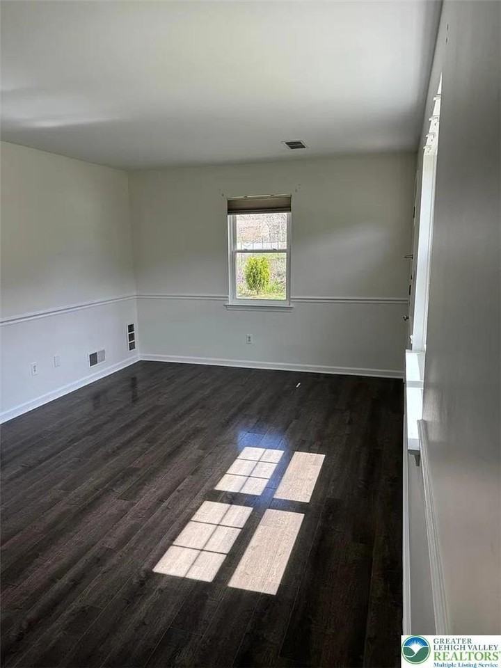 205 Willow St - Photo 3 of 21