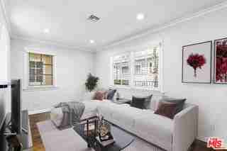 916 N Alfred St #6 - Photo 4 of 8