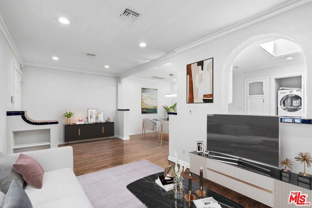 916 N Alfred St #6 - Photo 6 of 8