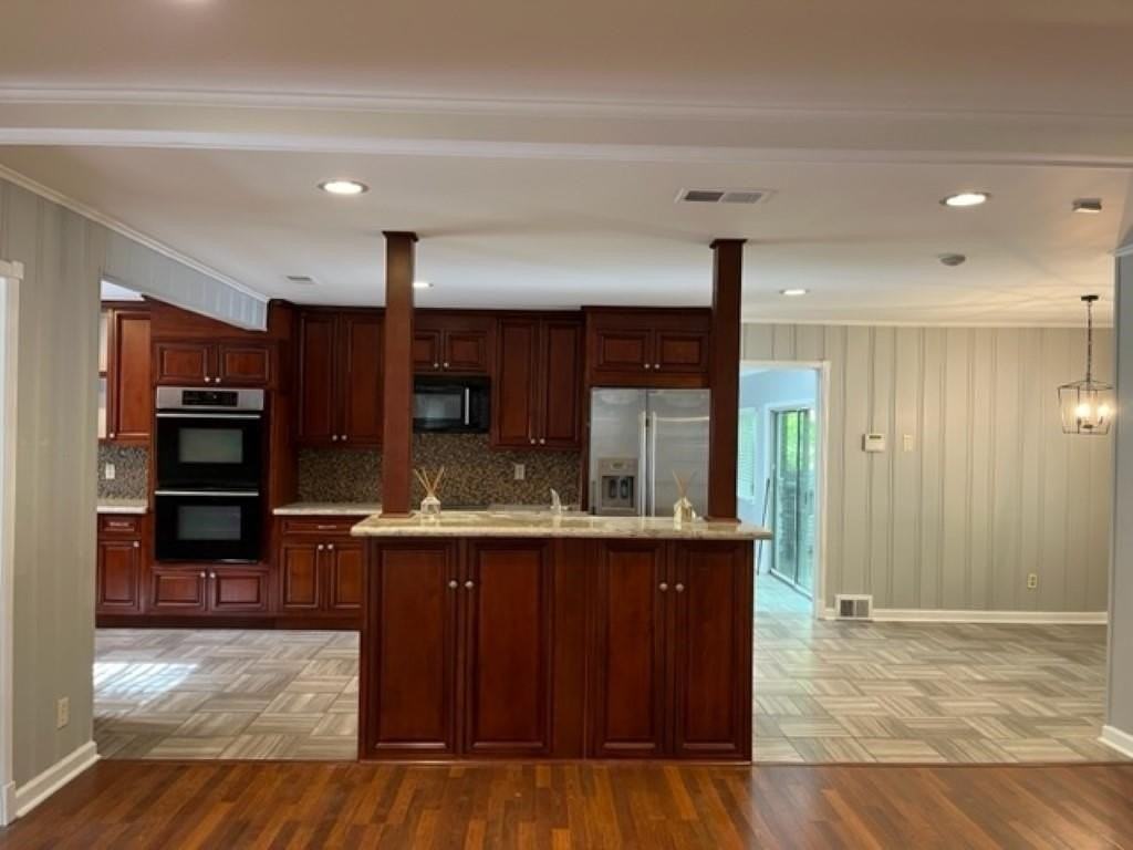 1379 Lancaster Dr - Photo 3 of 26