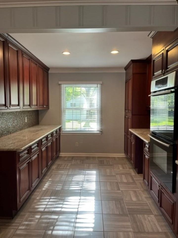 1379 Lancaster Dr - Photo 4 of 26