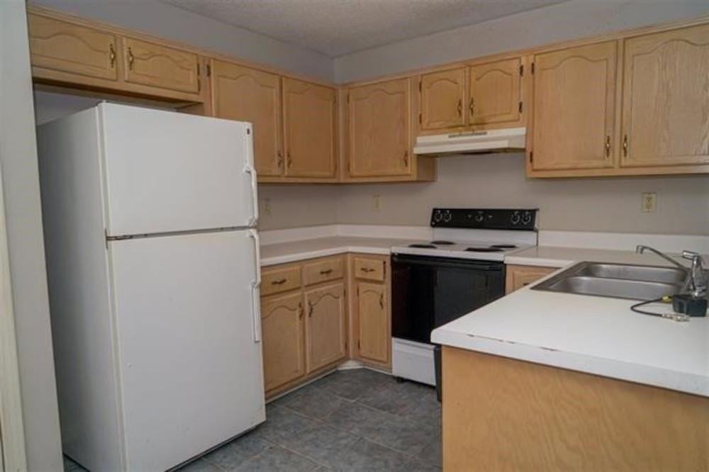 7938 Annes Cir - Photo 4 of 18