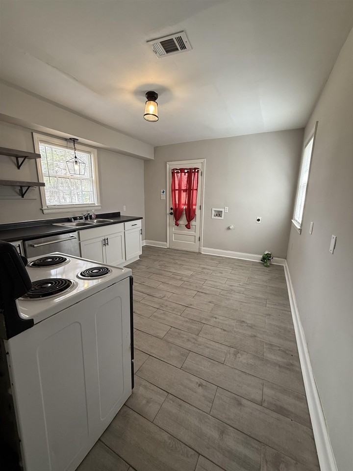 764 Dunn Ave - Photo 3 of 20