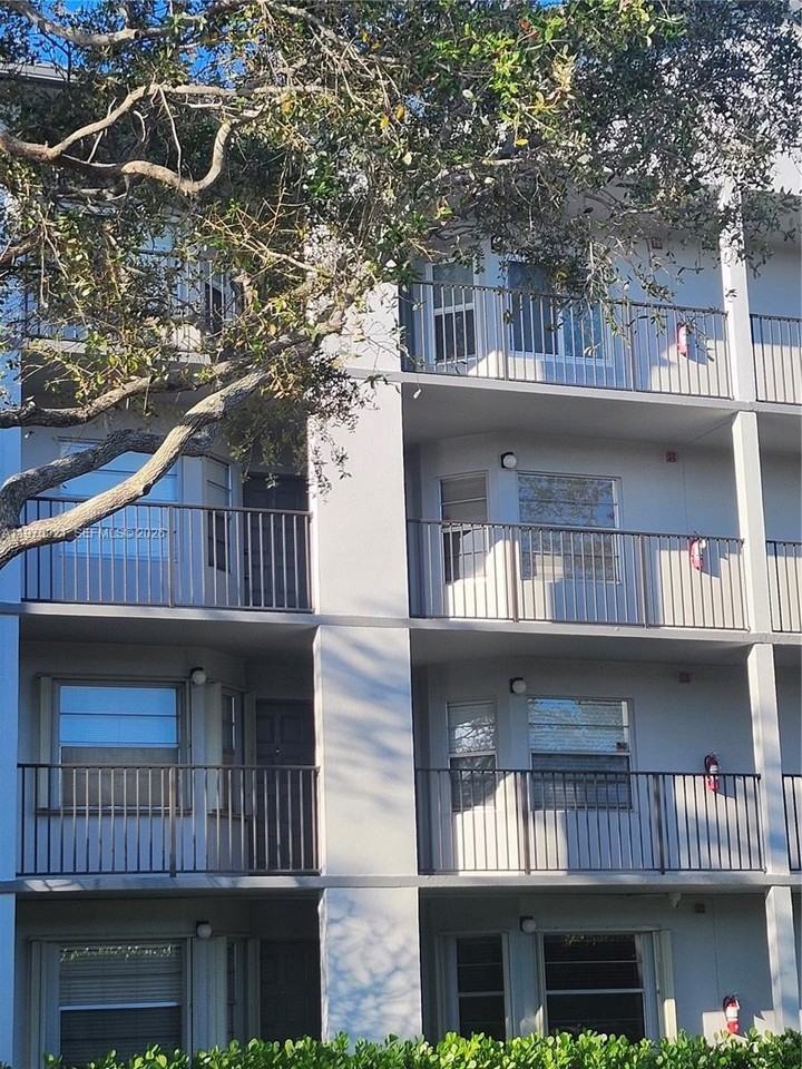 12501 Sw 14th St #311R - Photo 2 of 27