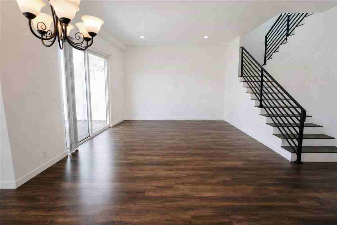 18919 Gault St - Photo 3 of 8