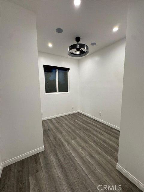 18222 Chatsworth St - Photo 4 of 8