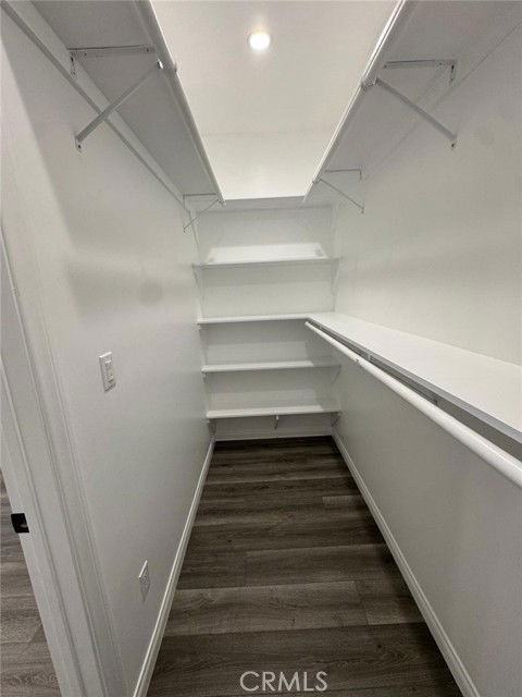 18222 Chatsworth St - Photo 6 of 8