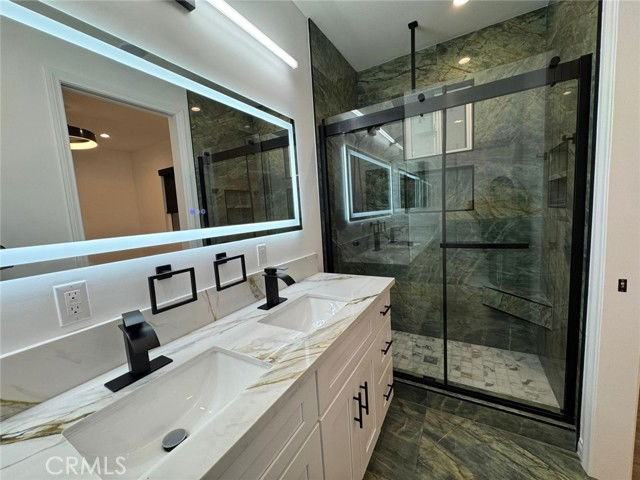 18222 Chatsworth St - Photo 7 of 8