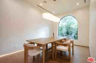 4703 Saloma Ave - Photo 7 of 8