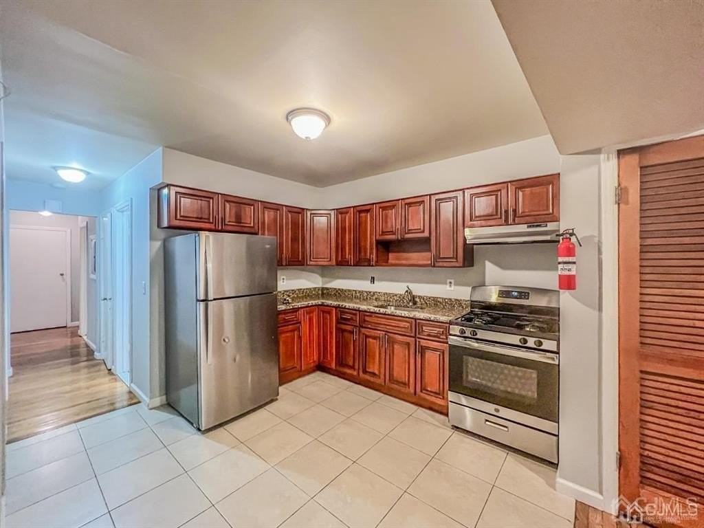 124 Washington Ave - Photo 4 of 8