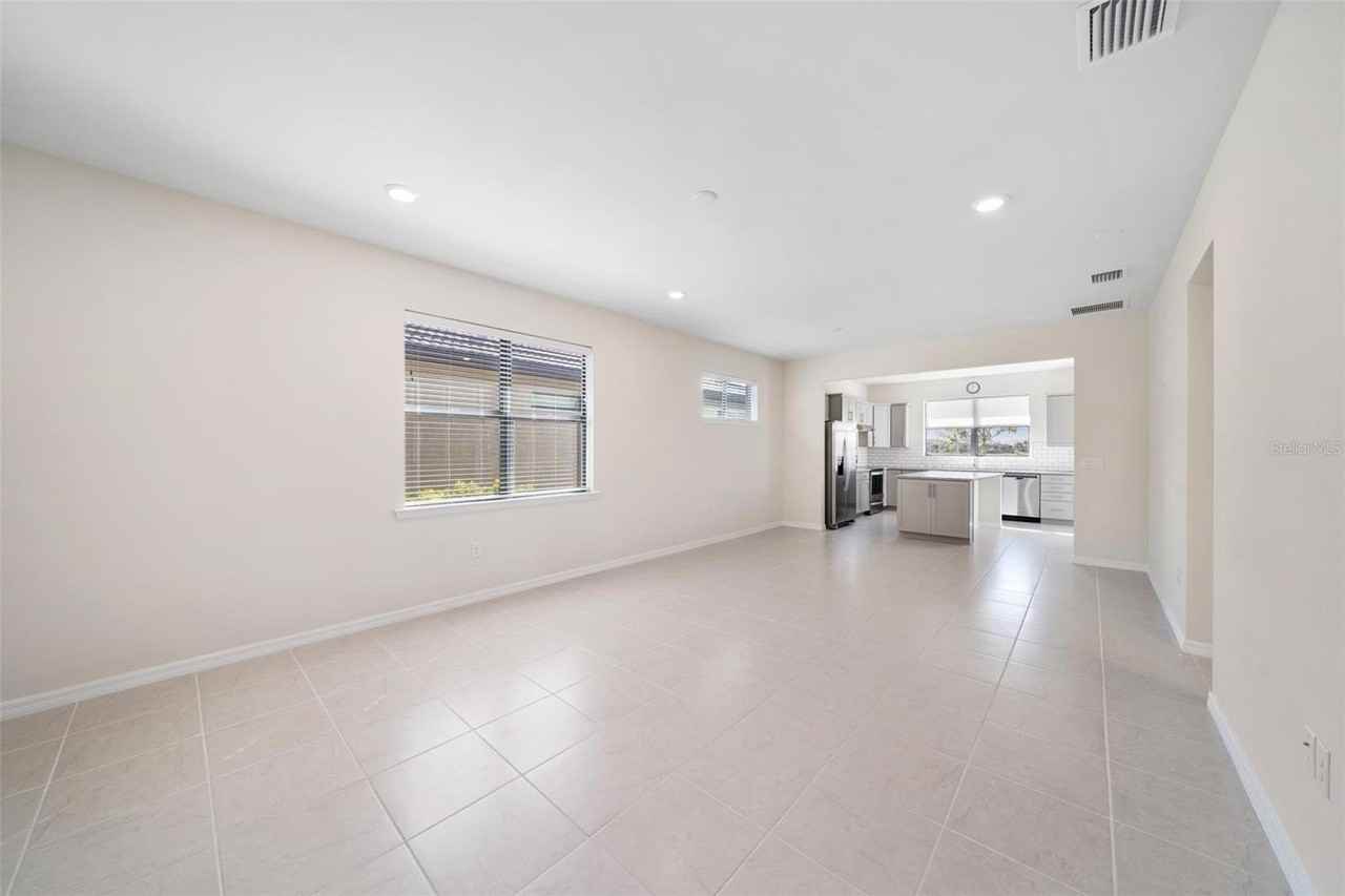 13161 Oriago St - Photo 6 of 38