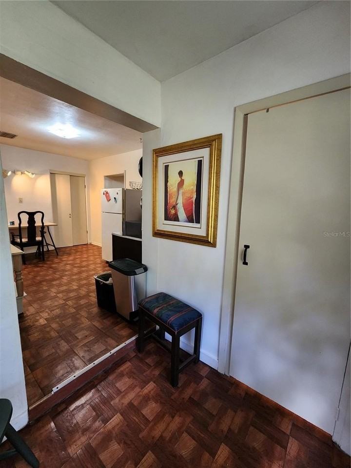 1030 Ne 9th St #C - Photo 5 of 24