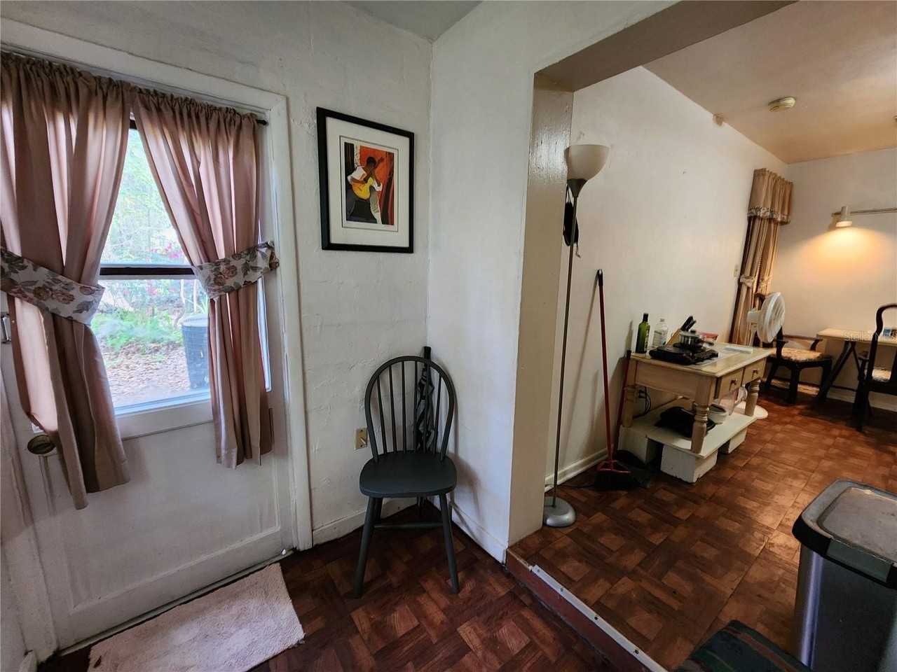 1030 Ne 9th St #C - Photo 6 of 24