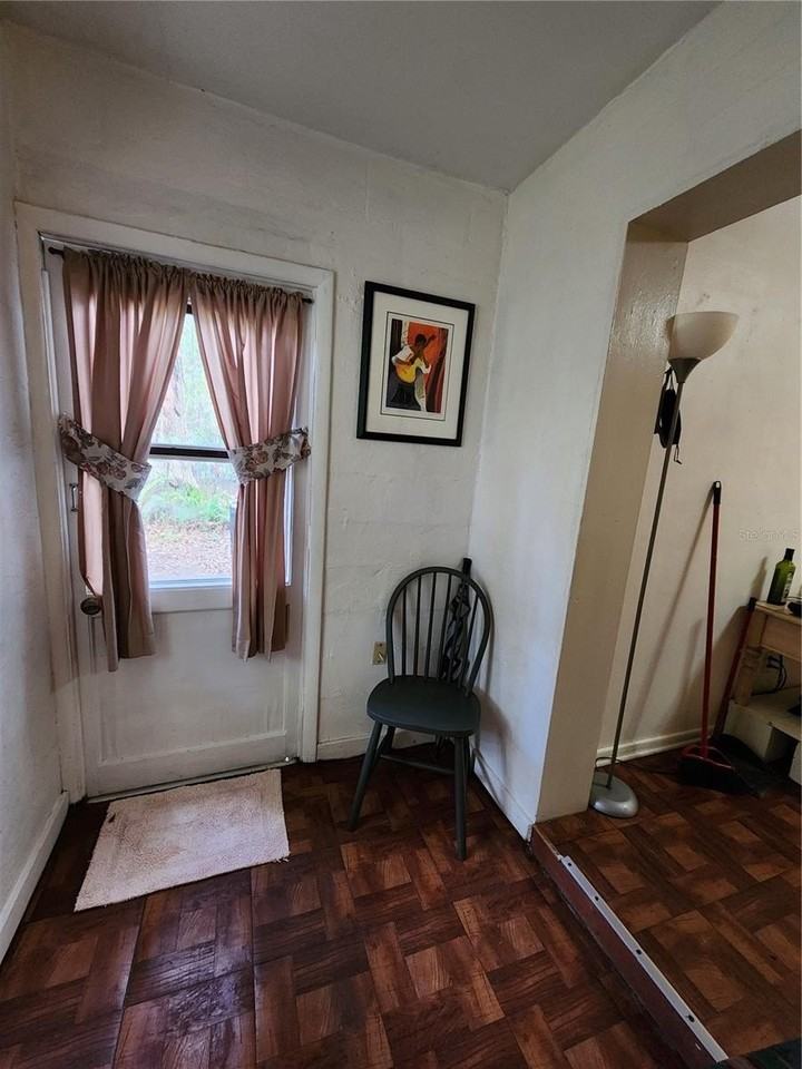 1030 Ne 9th St #C - Photo 7 of 24