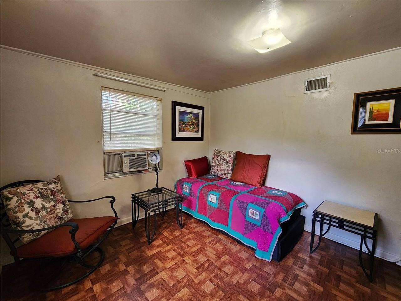 1030 Ne 9th St #C - Photo 3 of 6