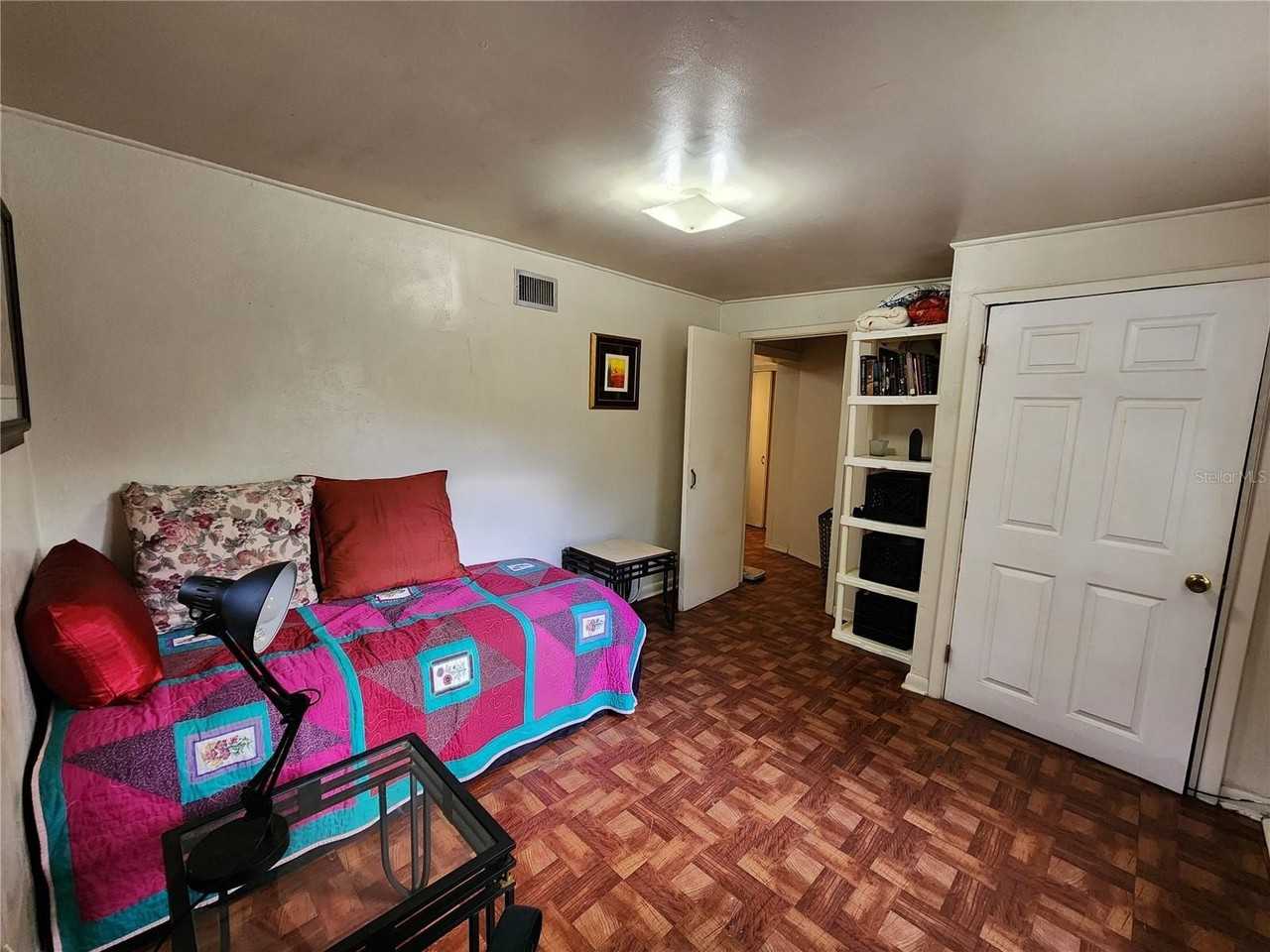 1030 Ne 9th St #C - Photo 2 of 6