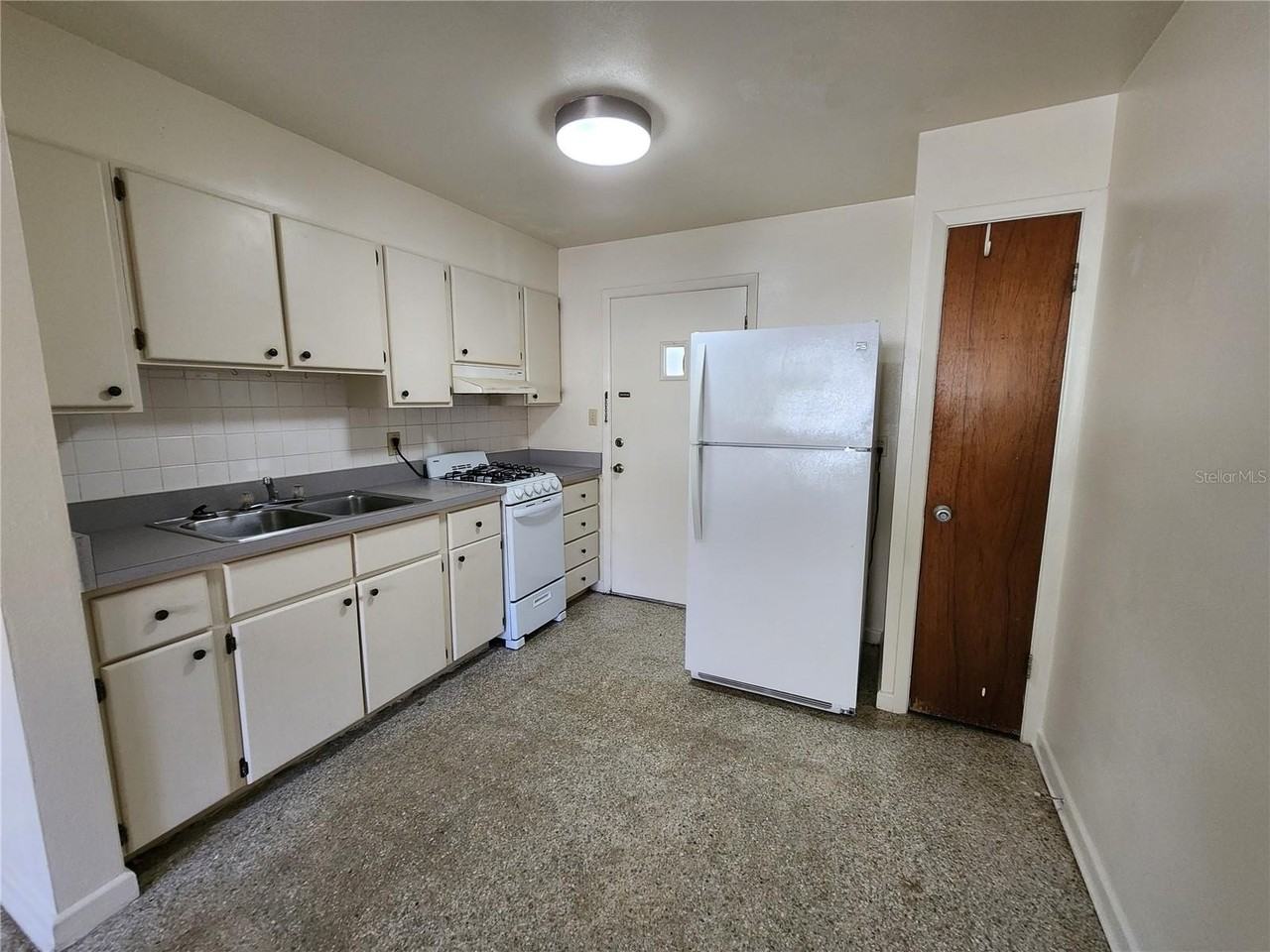 1912 Nw 9th St - Photo 3 of 23