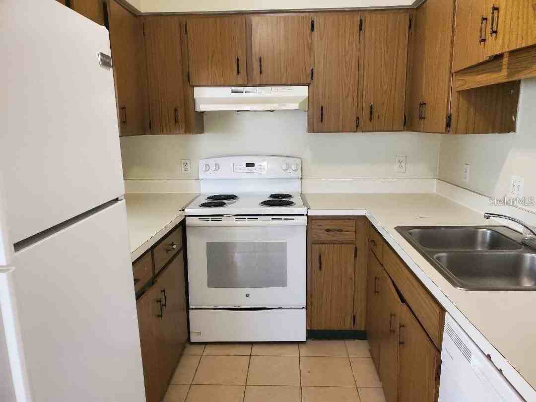 734 Shakespeare Dr - Photo 2 of 9