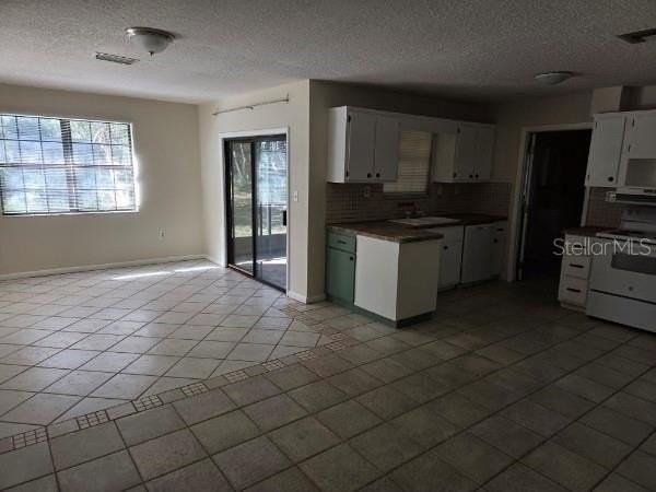 503 Lewis St - Photo 4 of 14