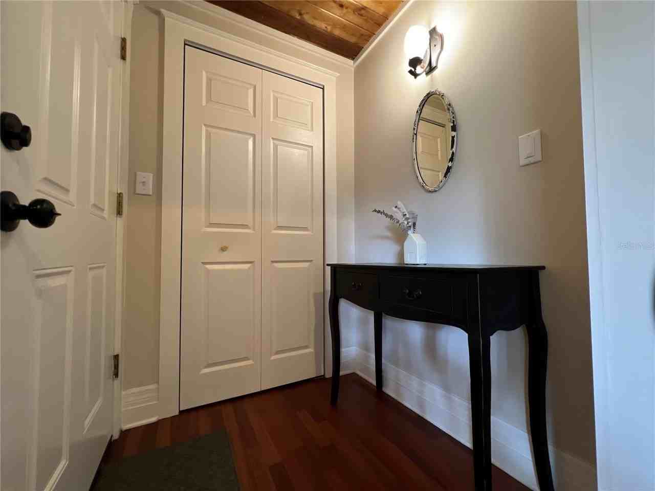 717 S Hampton Ave - Photo 3 of 16