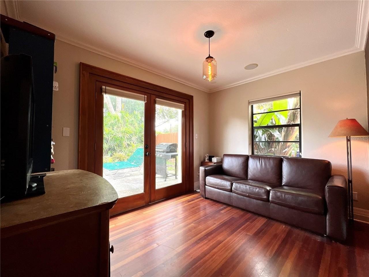 717 S Hampton Ave - Photo 7 of 16