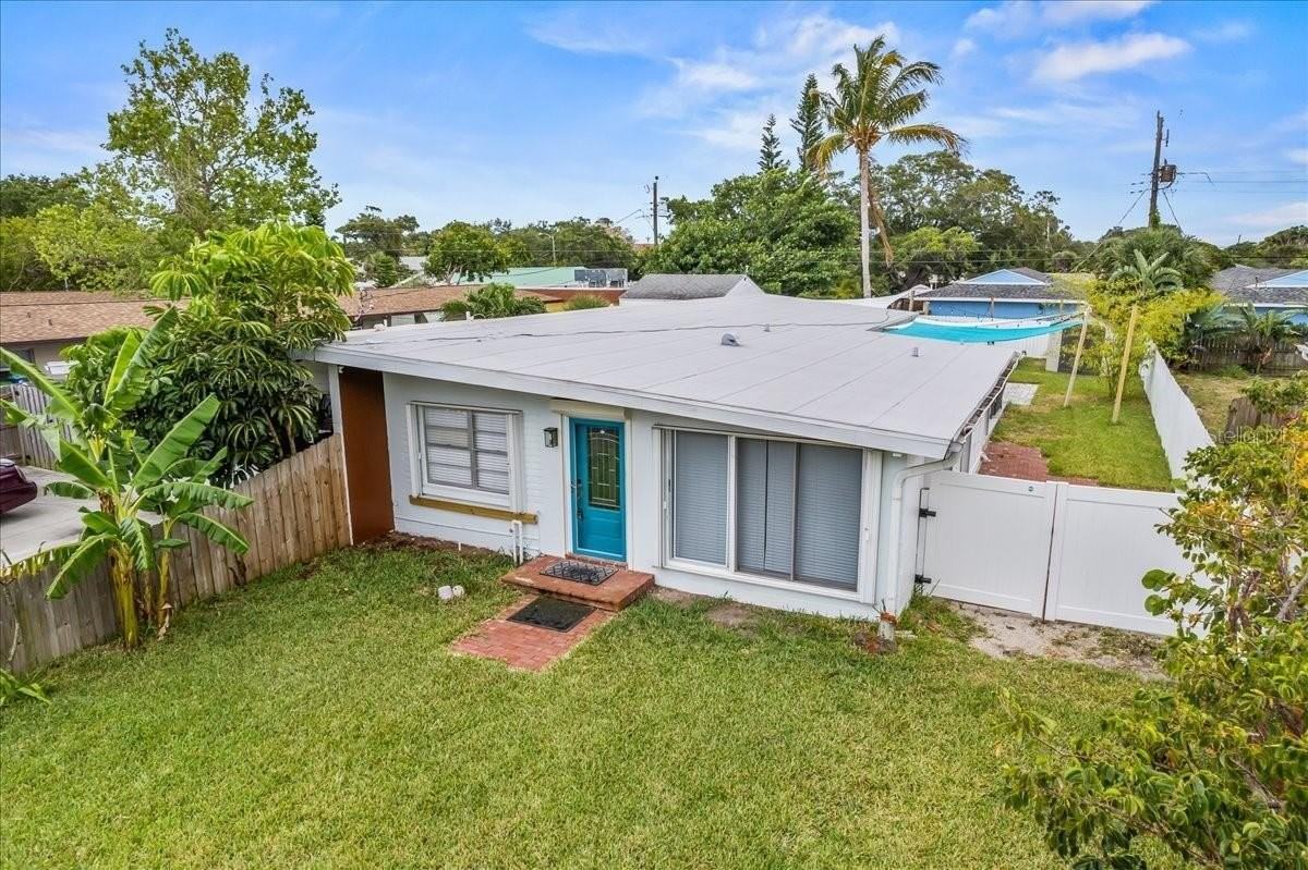 215 Jefferson Ave - Photo 2 of 30