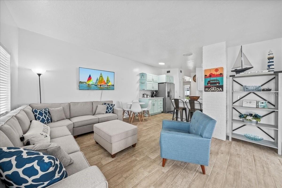 215 Jefferson Ave - Photo 3 of 30