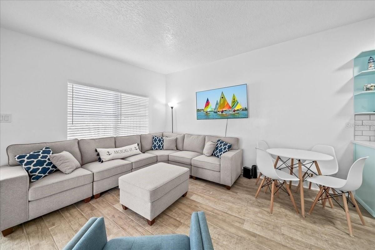 215 Jefferson Ave - Photo 4 of 30