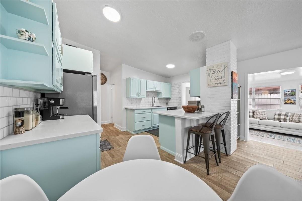 215 Jefferson Ave - Photo 7 of 30