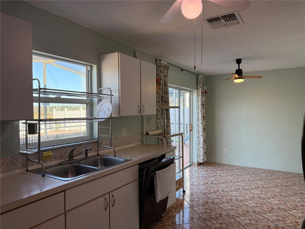 1219 Kempton Chase Pkwy - Photo 7 of 42