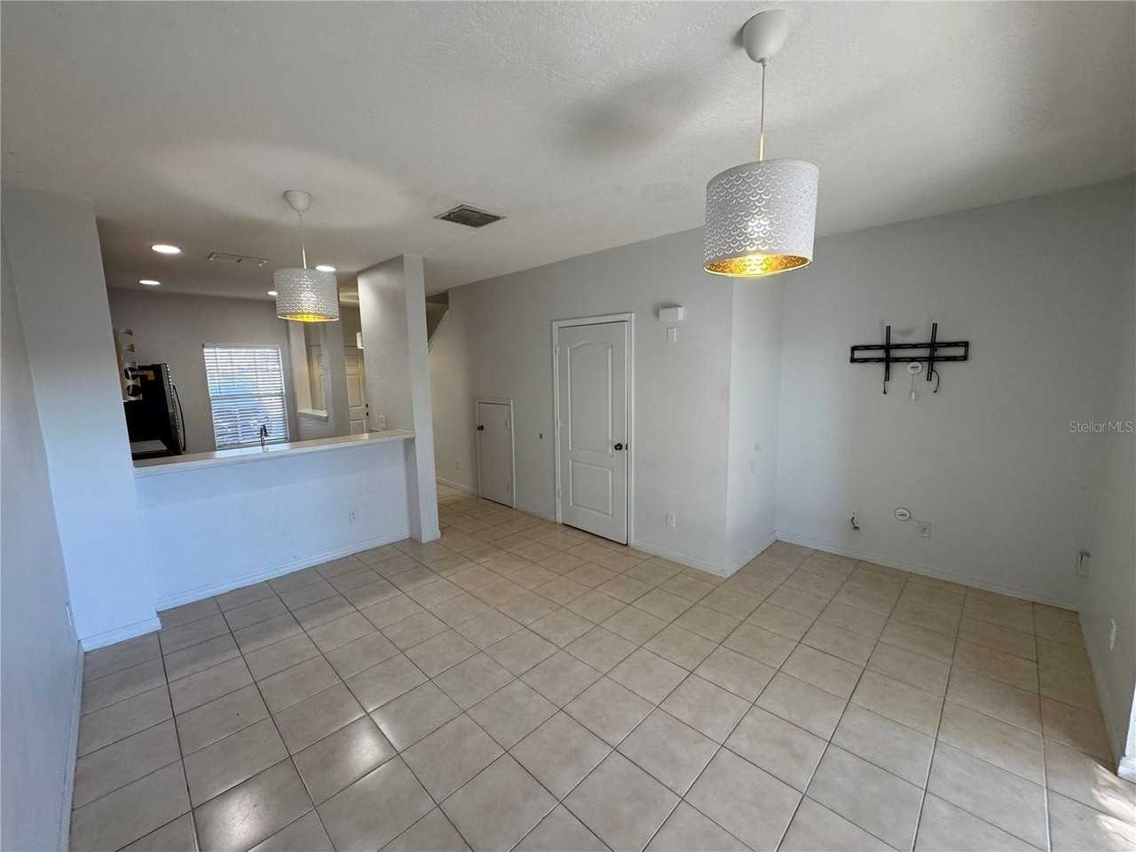 10608 Savannah Wood Dr - Photo 2 of 5