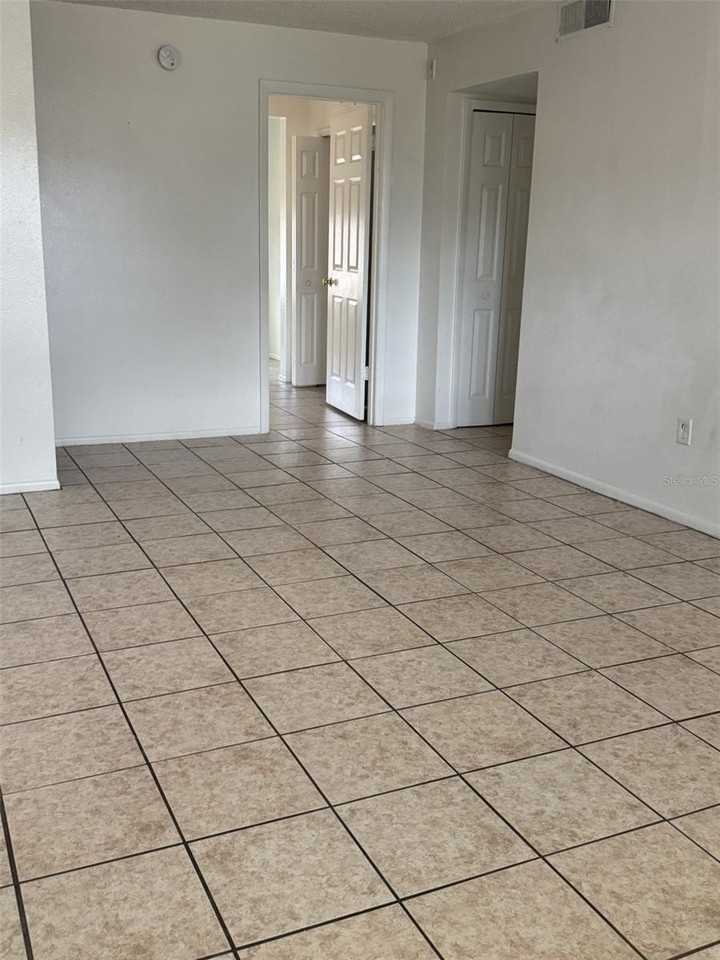 828 Sky Lake Cir #D - Photo 4 of 11