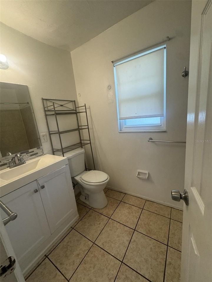 828 Sky Lake Cir #D - Photo 7 of 11