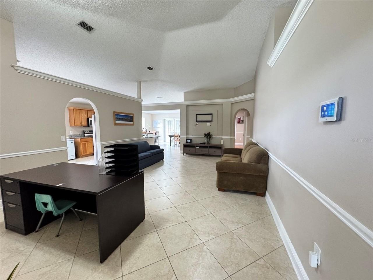 220 Milford St - Photo 5 of 24