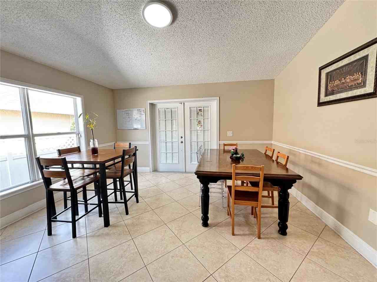 220 Milford St - Photo 7 of 24