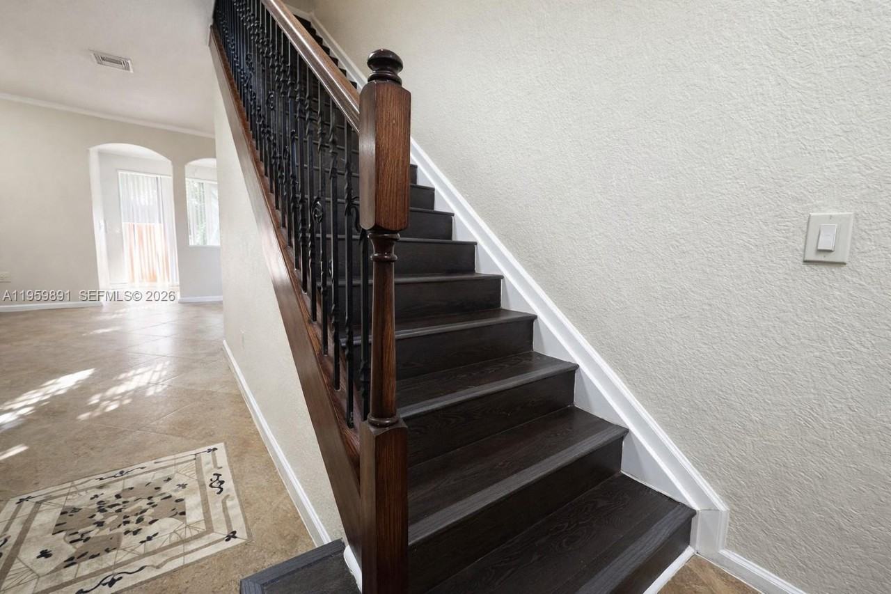 825 Nw 14th Ct - Photo 6 of 8