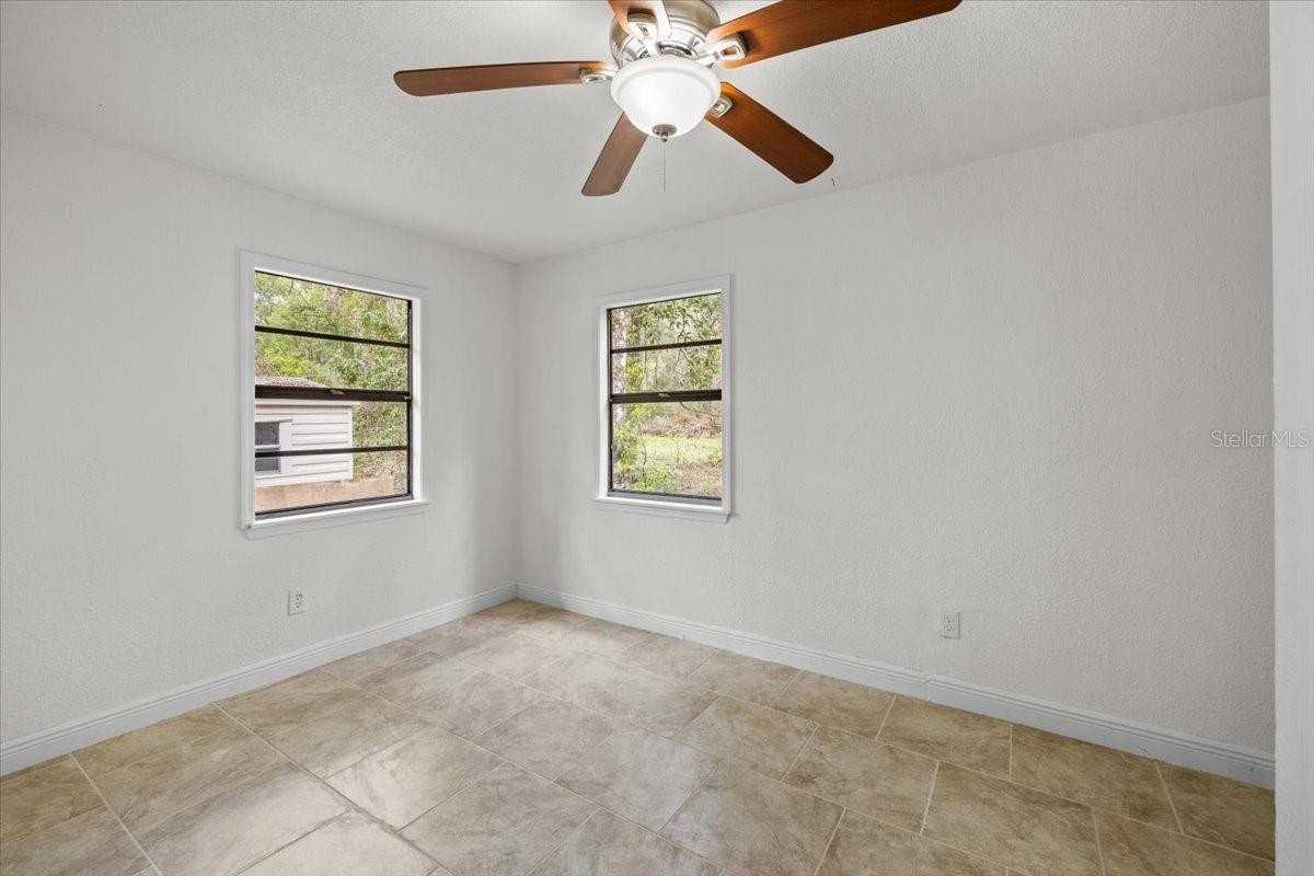 220 Hickory St - Photo 3 of 31