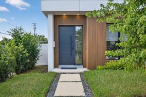 featured image of 423 W Amelia Ave #2