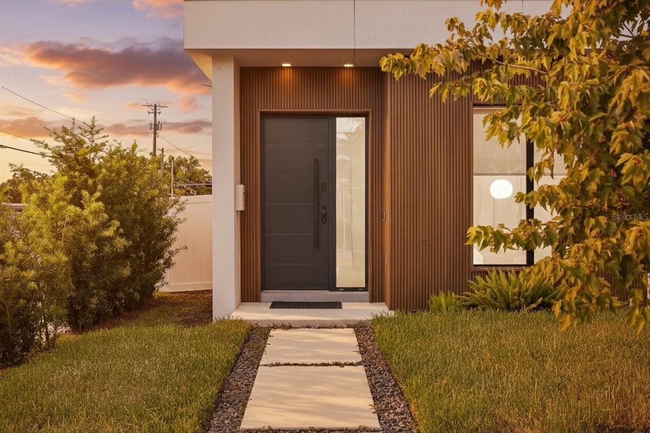 423 W Amelia Ave #2 - Photo 2 of 50