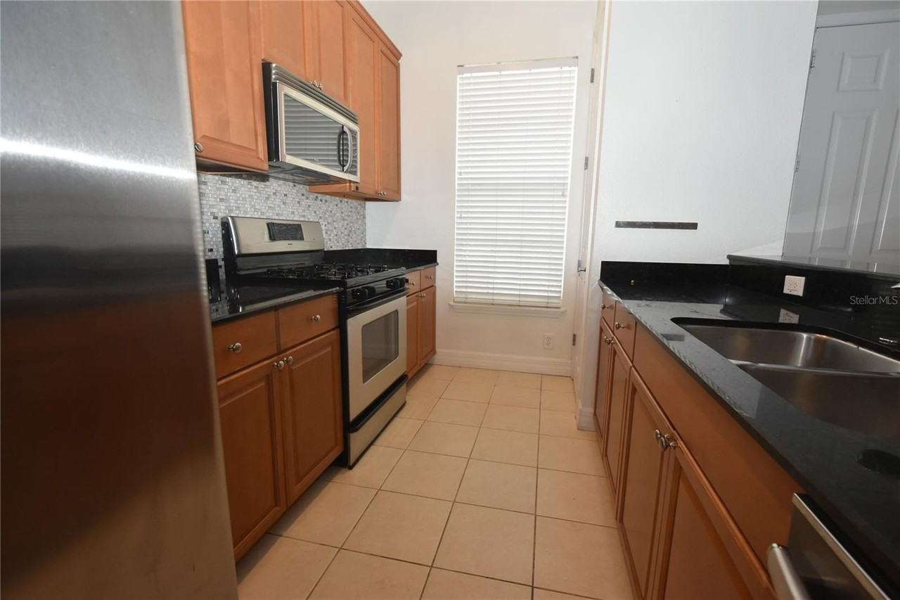 1007 Edison Park Ct - Photo 2 of 17