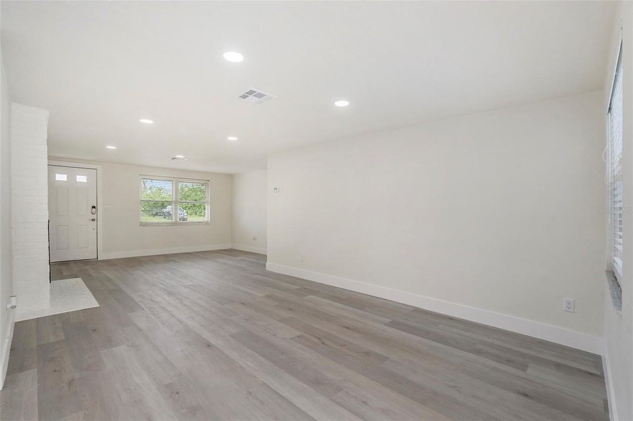 15606 Allmand Dr - Photo 7 of 34