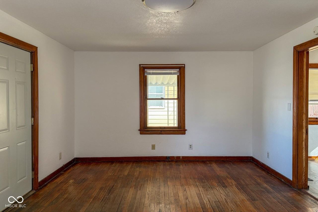 217 E 39th St - Photo 2 of 16