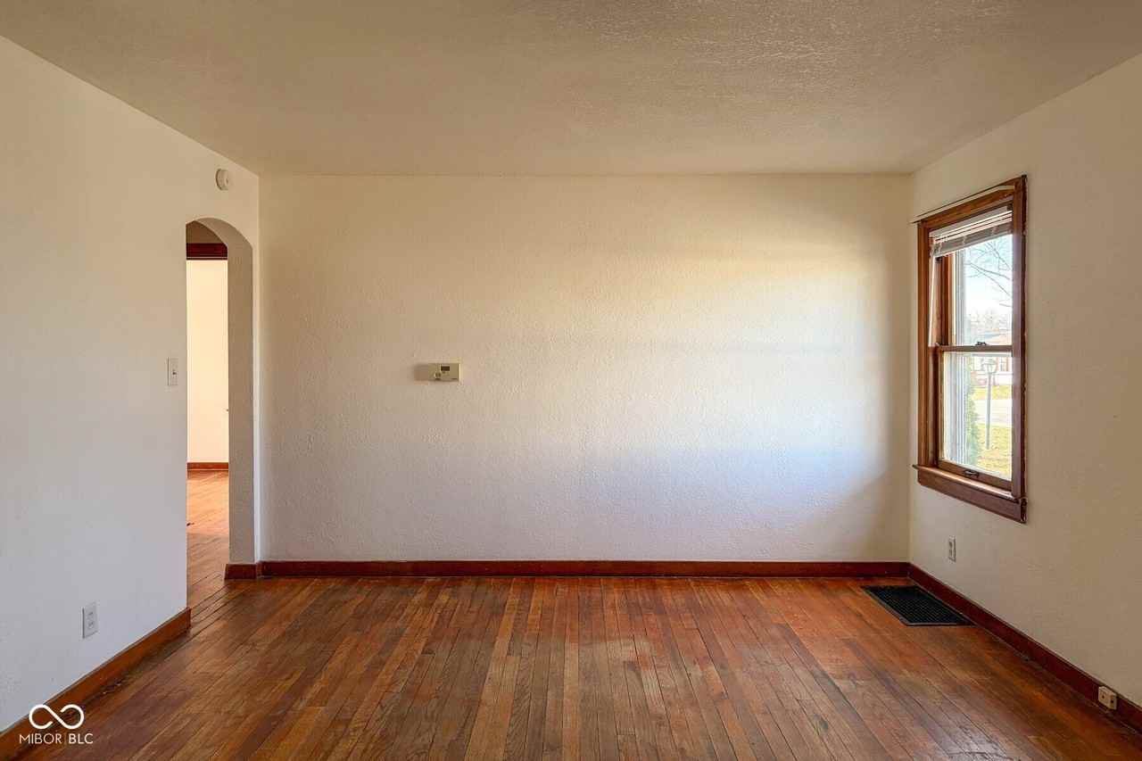 217 E 39th St - Photo 3 of 16