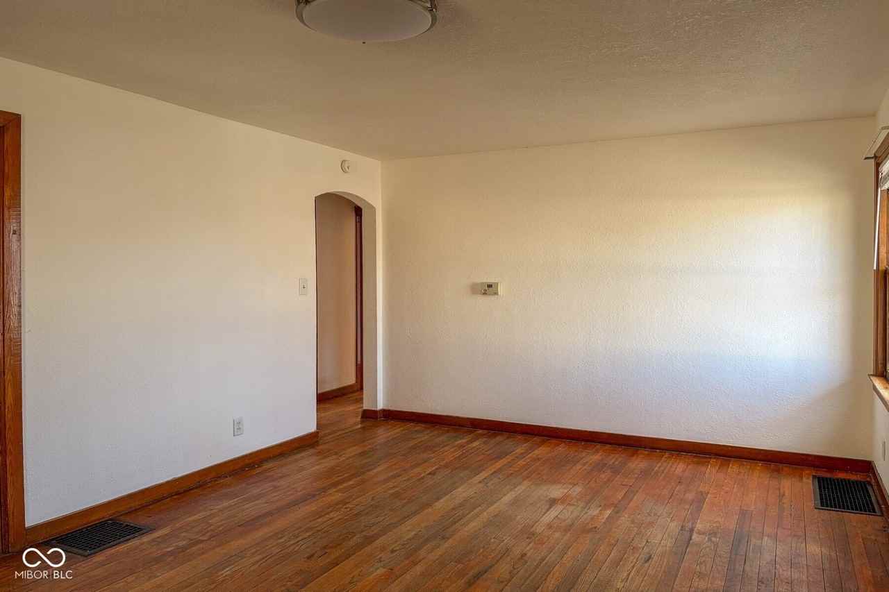 217 E 39th St - Photo 4 of 16