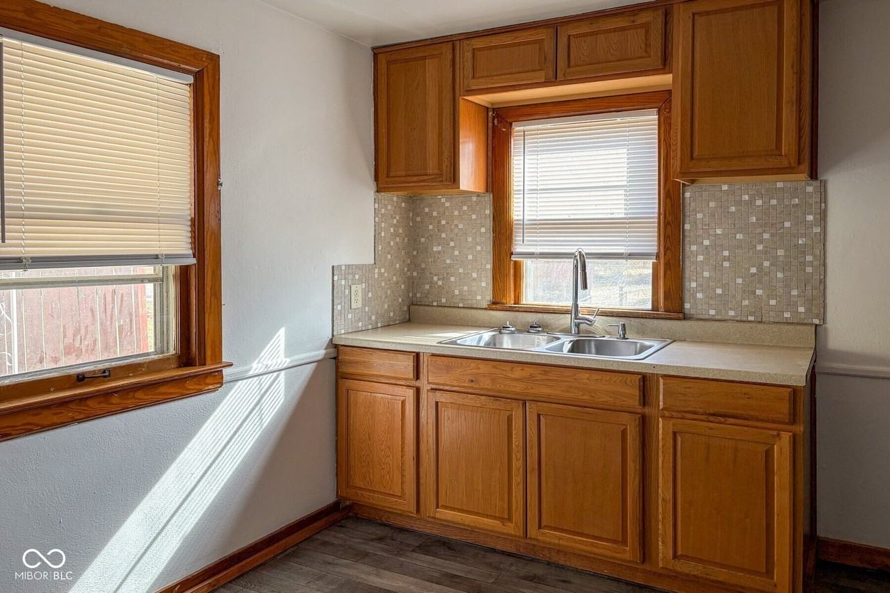 217 E 39th St - Photo 6 of 16