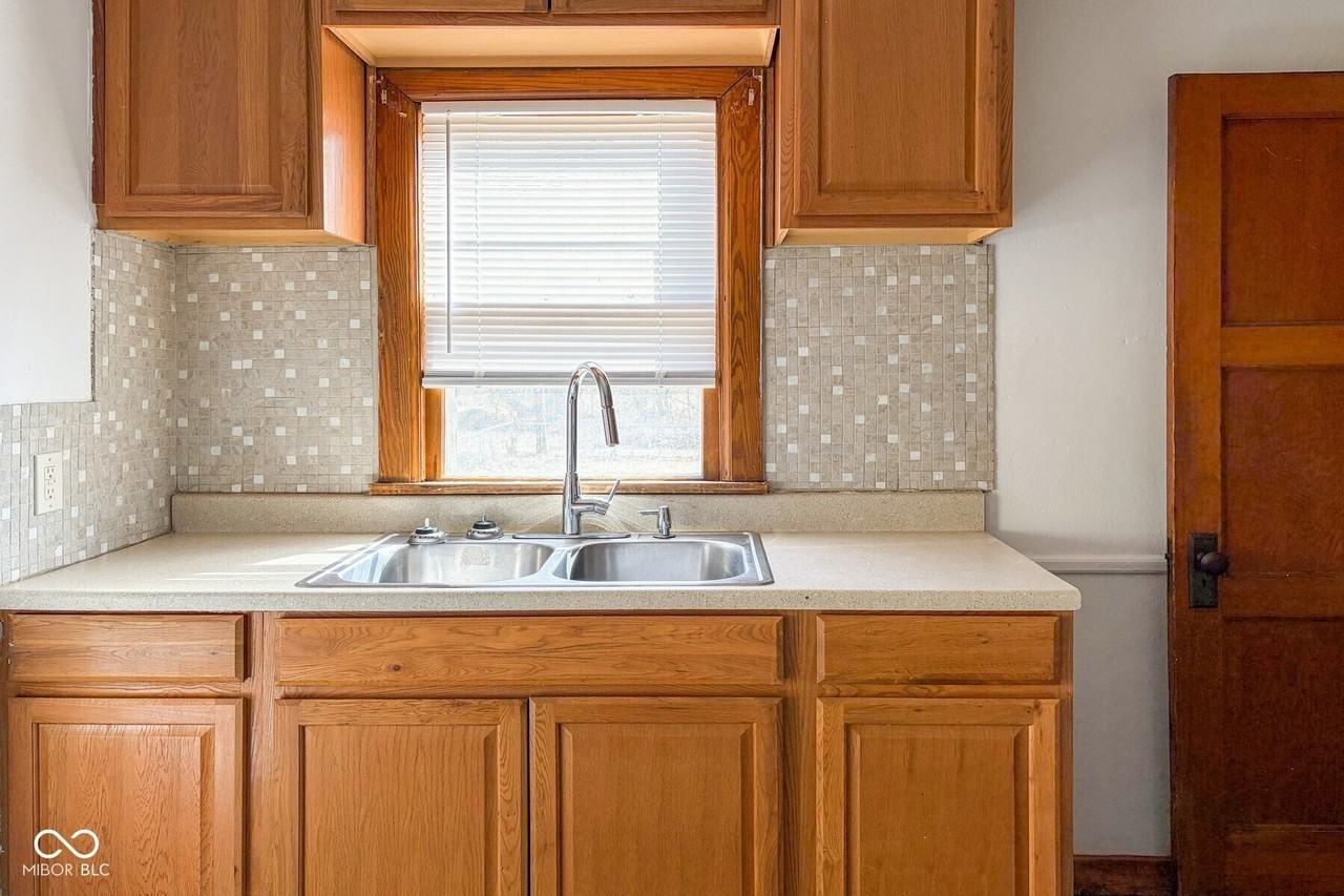 217 E 39th St - Photo 7 of 16