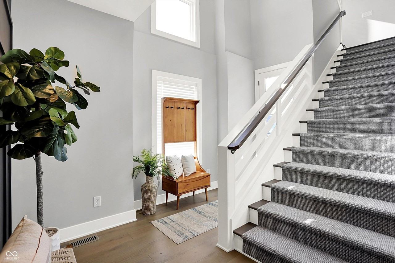 816 E 21st St - Photo 3 of 37