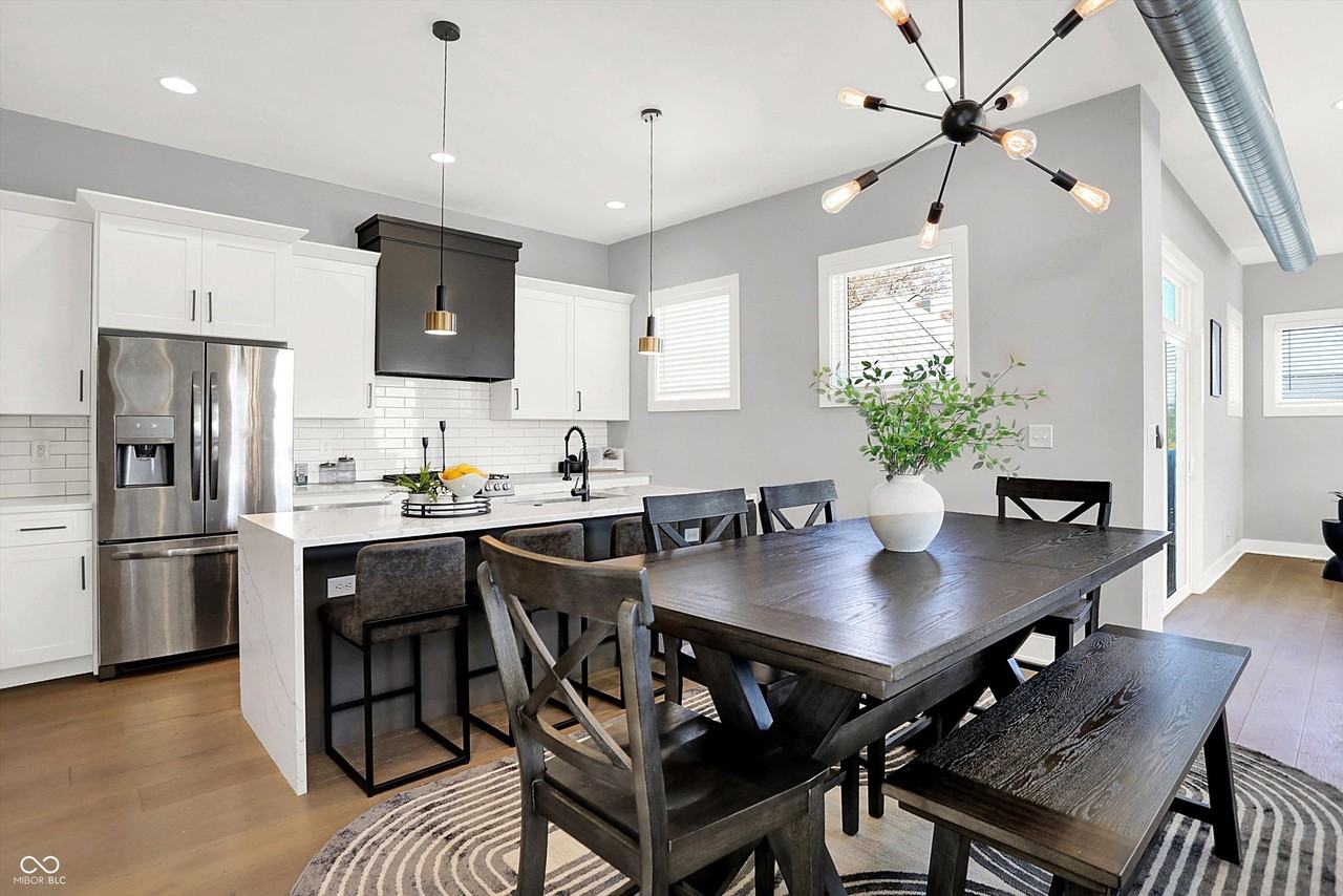 816 E 21st St - Photo 4 of 37