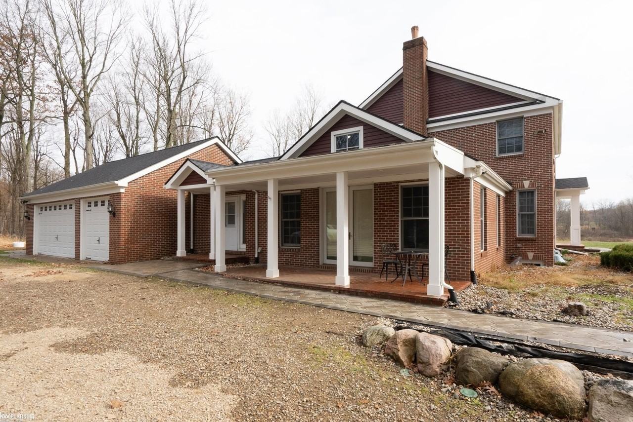 2401 E Brocker Rd - Photo 4 of 26